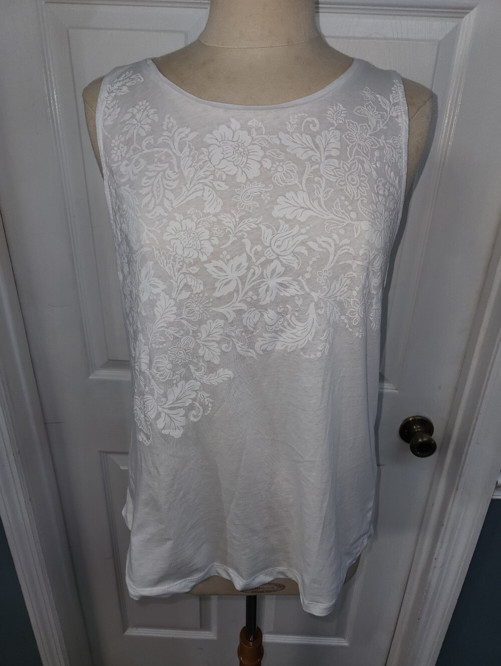 Sleeveless White Floral Lace-Print Tank Top